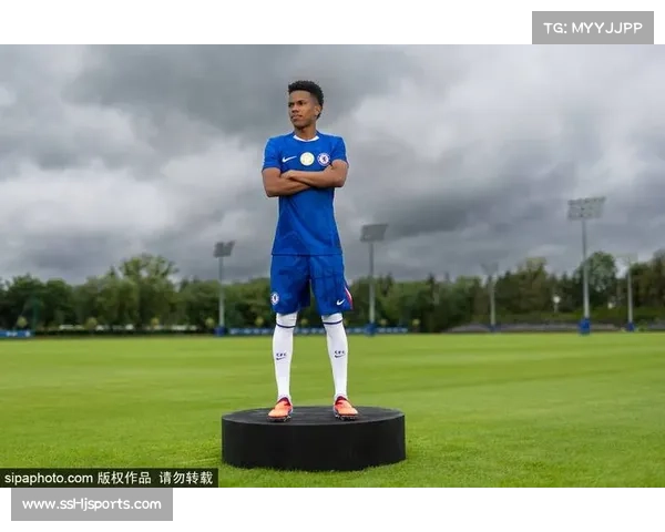 比利亚雷亚尔以2950万欧签下切尔西后卫维加并加入40%二转分成条款