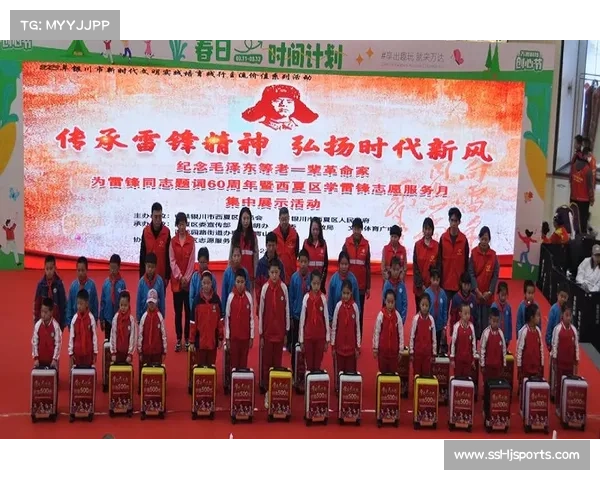 罗马尼亚志愿者手绘中国龙 杨佩琪领奖台合影致谢展现文化交流之美 罗马尼亚志愿者手绘中国龙 杨佩琪领奖台合影致谢展现文化交流之美